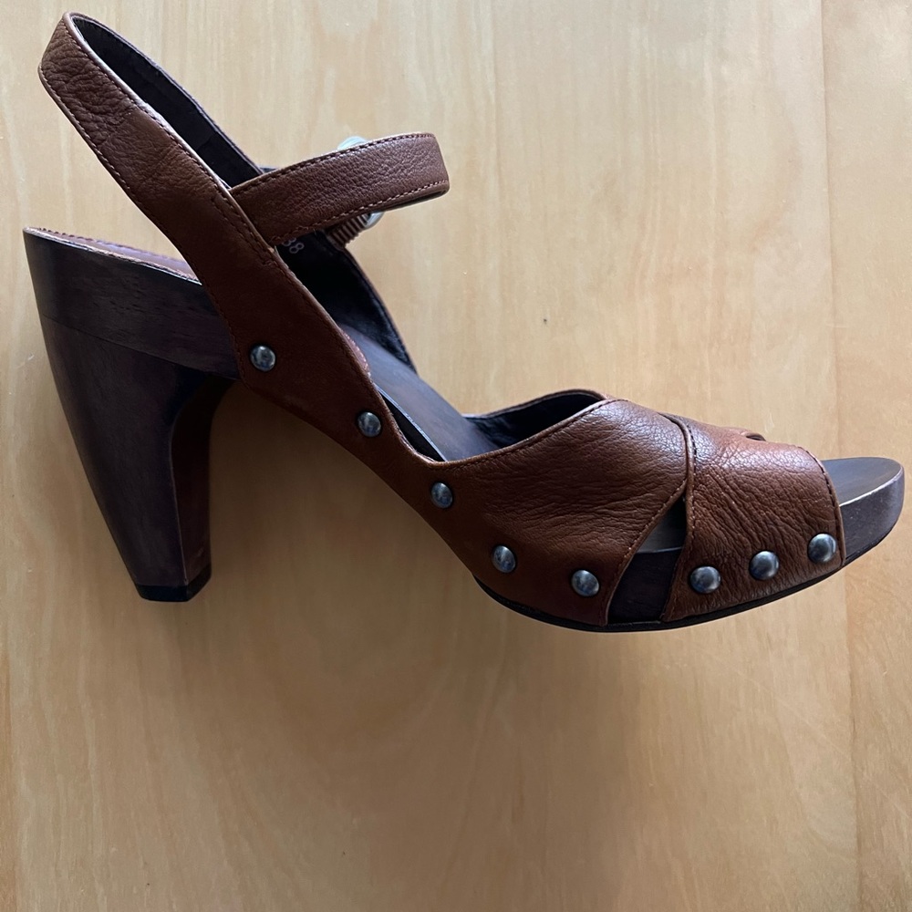New Anthropologie Biviel brown heels size 38